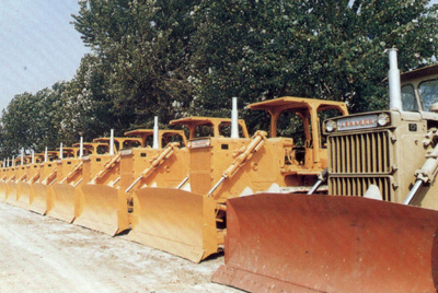 产品整装待发。自1984年对销售实行了承包责任制，调动了职工的积极性，增强了责任感，从而改变了过去等、靠、要的被动局面。