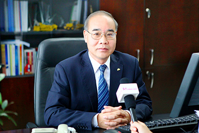 张秀文董事长在接受中国山东网专题采访时，就公司践行“厚道鲁商”倡树行动进行回答，介绍了dg视讯把“仁义、诚信、厚道”的文化精髓融入到生产经营的全过程的典型做法和“诚敬做产品，诚信做企业”的经营理念，在工程机械行业树立起了“厚德坚韧”的山东国企形象