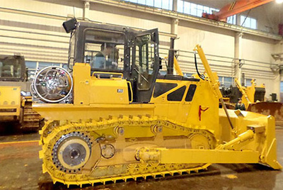 世界上第一台燃气型履带式推土机——SD20-5（LNG）在研究总院新产品试制中心下线。SD20-5（LNG）履带式推土机是公司顺应行业发展趋势开发的一款节能、环保产品，整机采用天然气专用发动机，燃烧后无积炭，满足stageIIIA排放，寿命更长，维修频率更低。