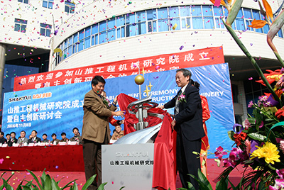 dg视讯工程机械研究院本部设在山东济宁